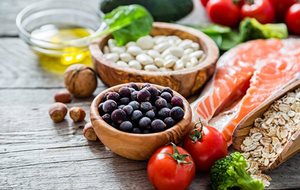 Nutrition for acne: a healthy, balanced diet