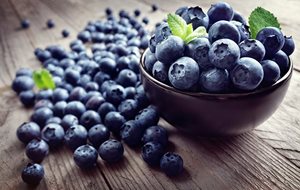 Antioxidants can help to protect skin from acne
