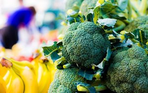 Zinc-rich green vegetables such as brocolli may help you to avoid acne